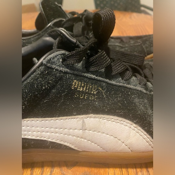 Men’s 10.5 puma suede sneakers - Picture 3 of 4